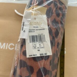 Michael Kors BNWT Butterscotch and Black travel Umbrella